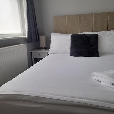 הוילה Bright 4-Bed House 15 Min To Manchester Centre מראה חיצוני תמונה