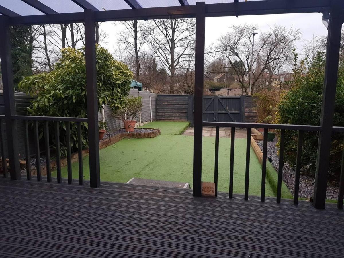 הוילה Bright 4-Bed House 15 Min To Manchester Centre מראה חיצוני תמונה