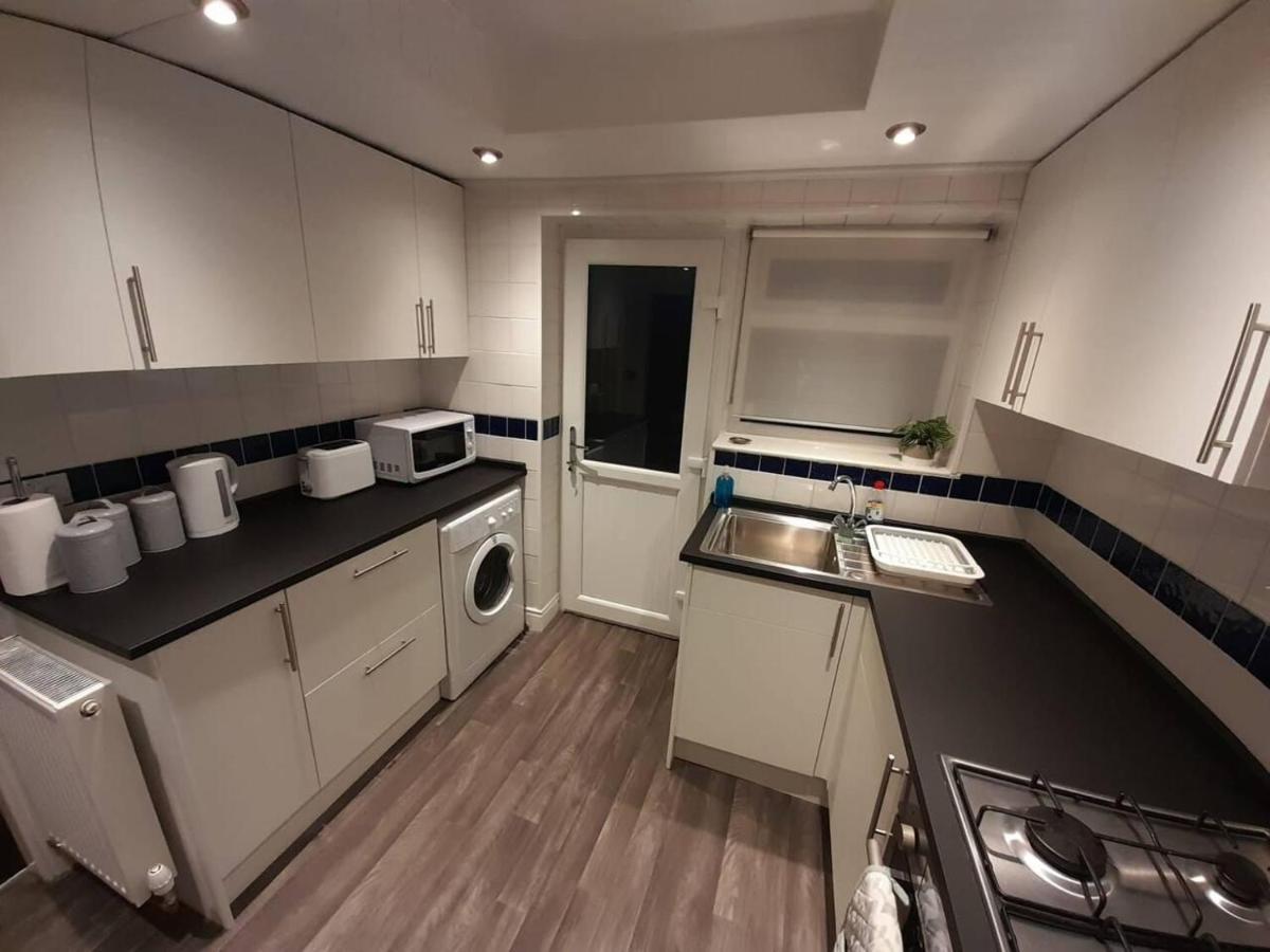 הוילה Bright 4-Bed House 15 Min To Manchester Centre מראה חיצוני תמונה