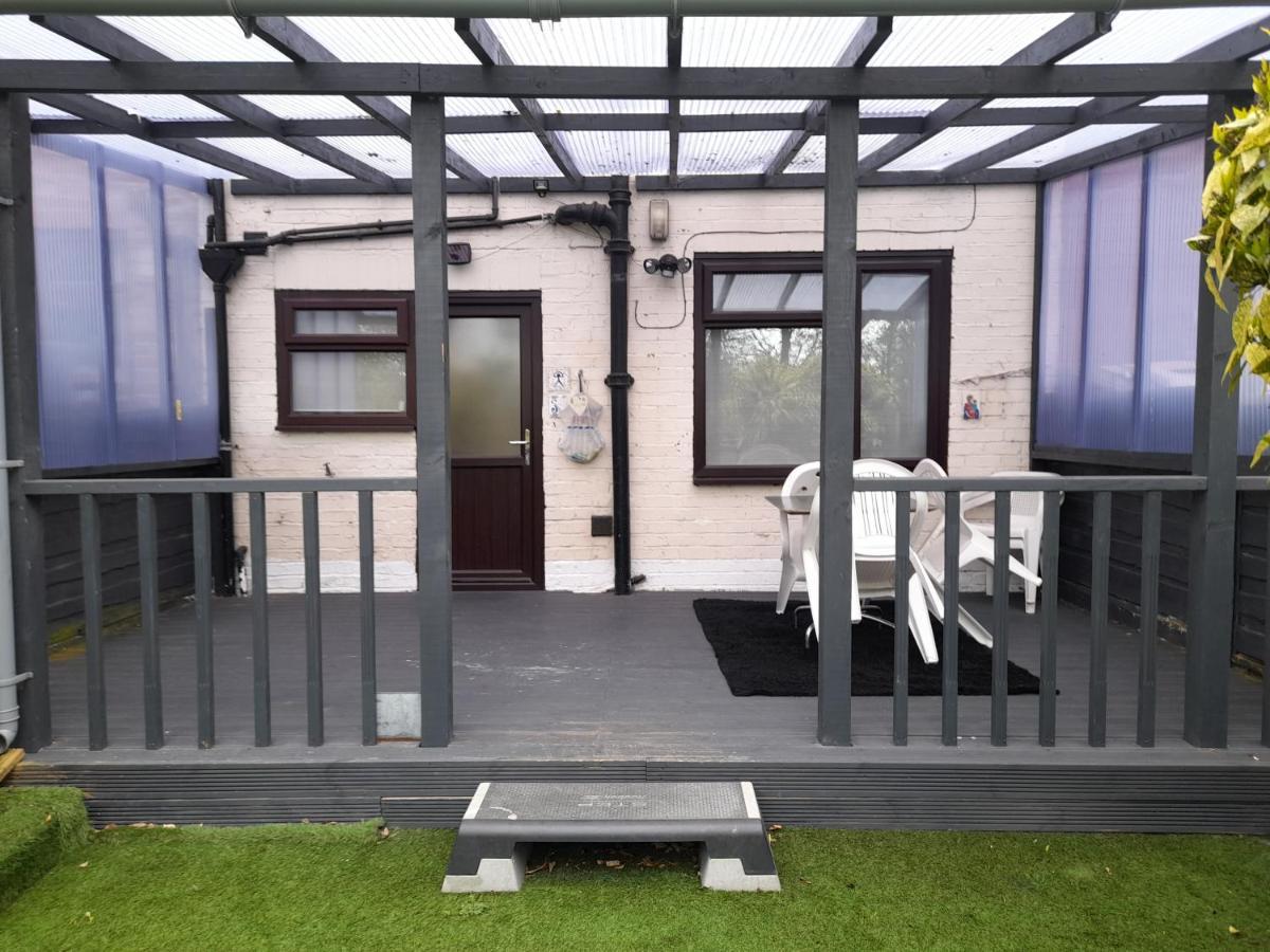 הוילה Bright 4-Bed House 15 Min To Manchester Centre מראה חיצוני תמונה
