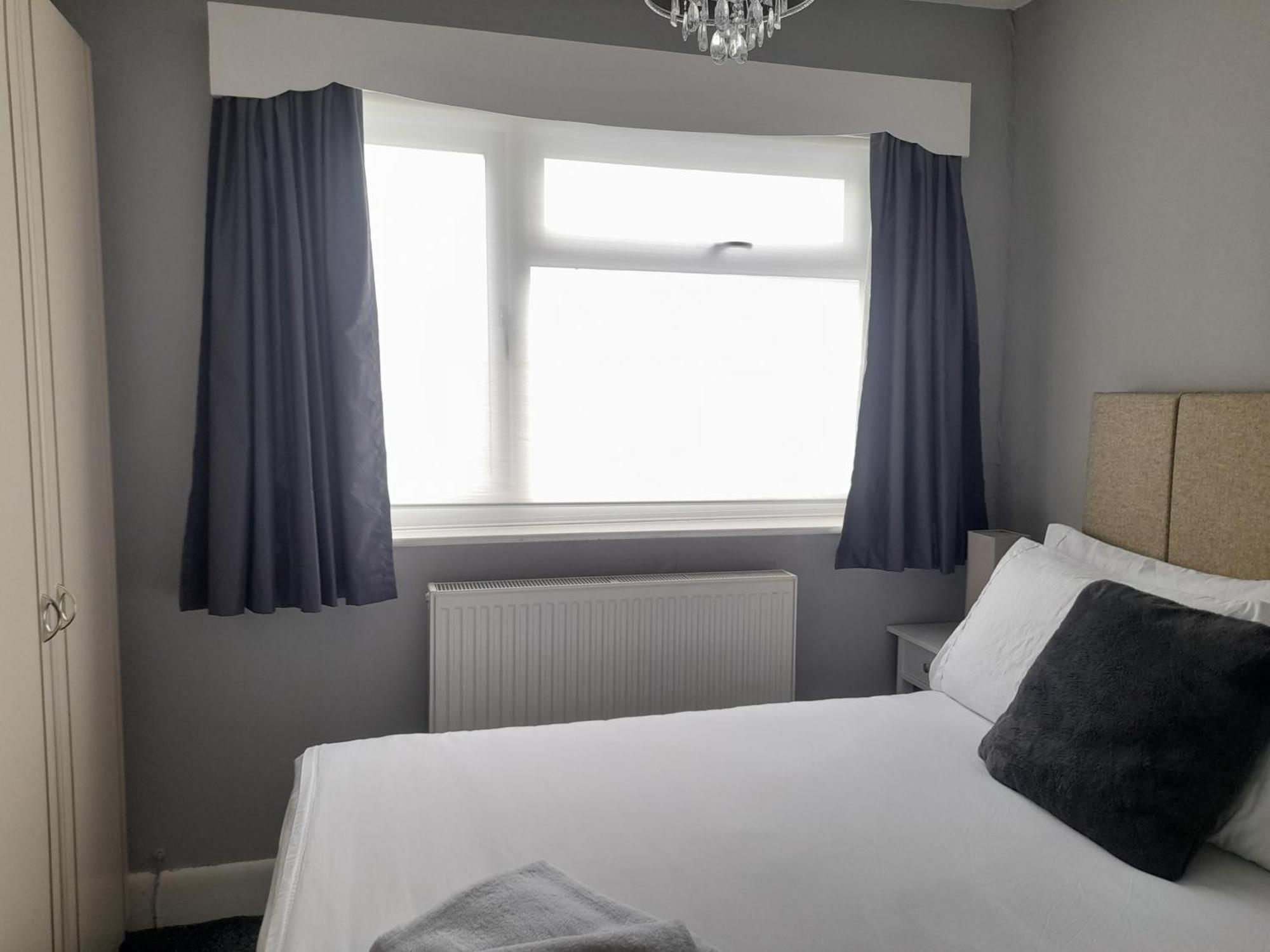 הוילה Bright 4-Bed House 15 Min To Manchester Centre מראה חיצוני תמונה