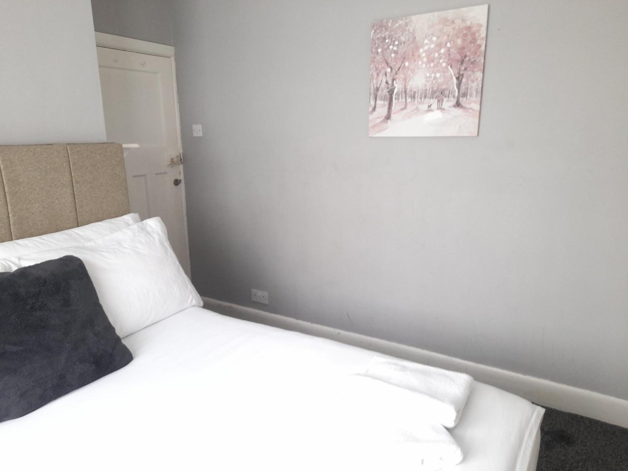 הוילה Bright 4-Bed House 15 Min To Manchester Centre מראה חיצוני תמונה