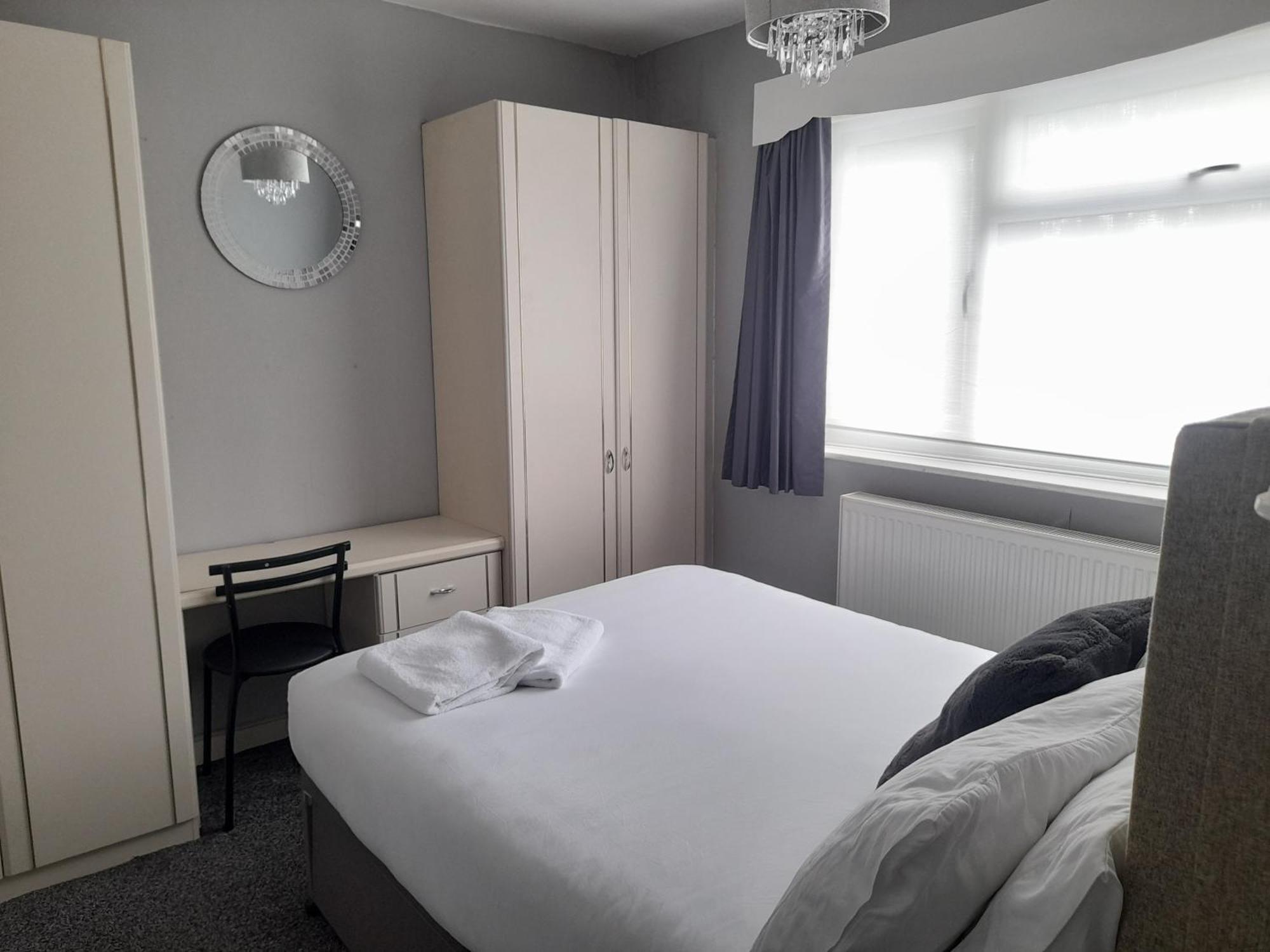 הוילה Bright 4-Bed House 15 Min To Manchester Centre מראה חיצוני תמונה