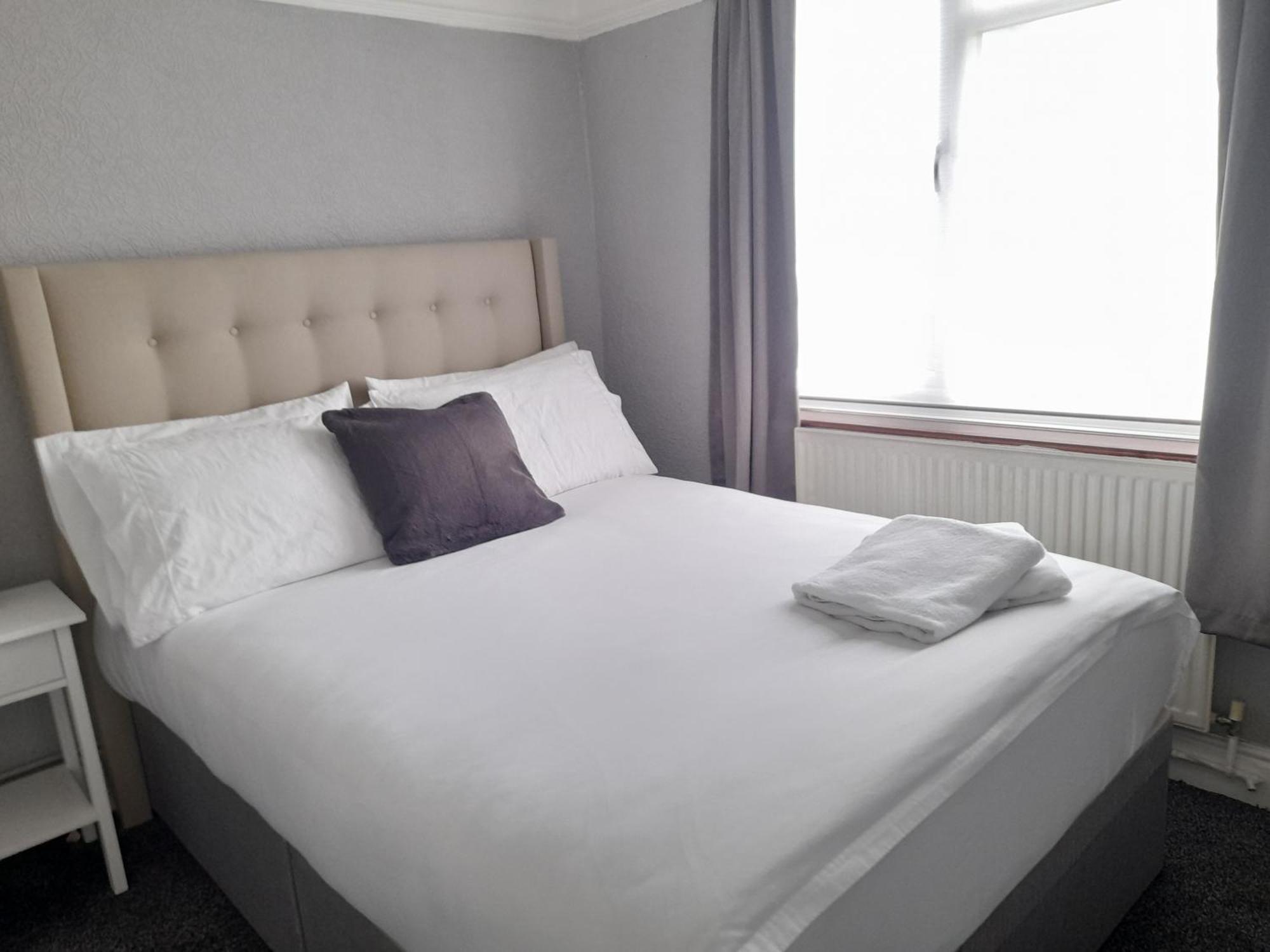 הוילה Bright 4-Bed House 15 Min To Manchester Centre מראה חיצוני תמונה