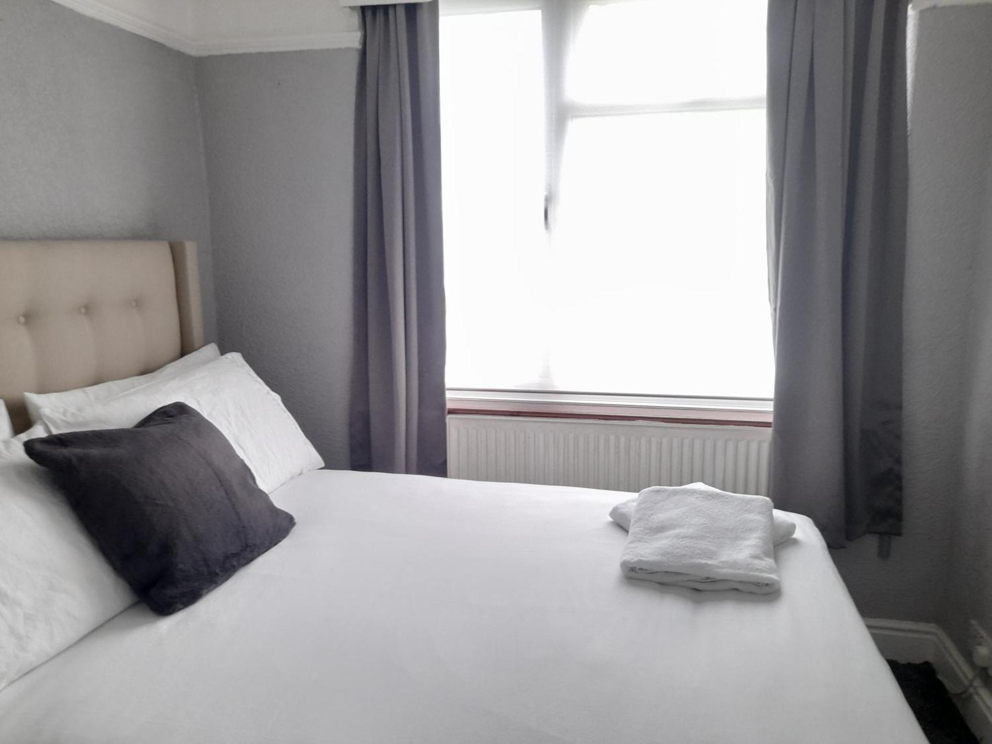 הוילה Bright 4-Bed House 15 Min To Manchester Centre מראה חיצוני תמונה