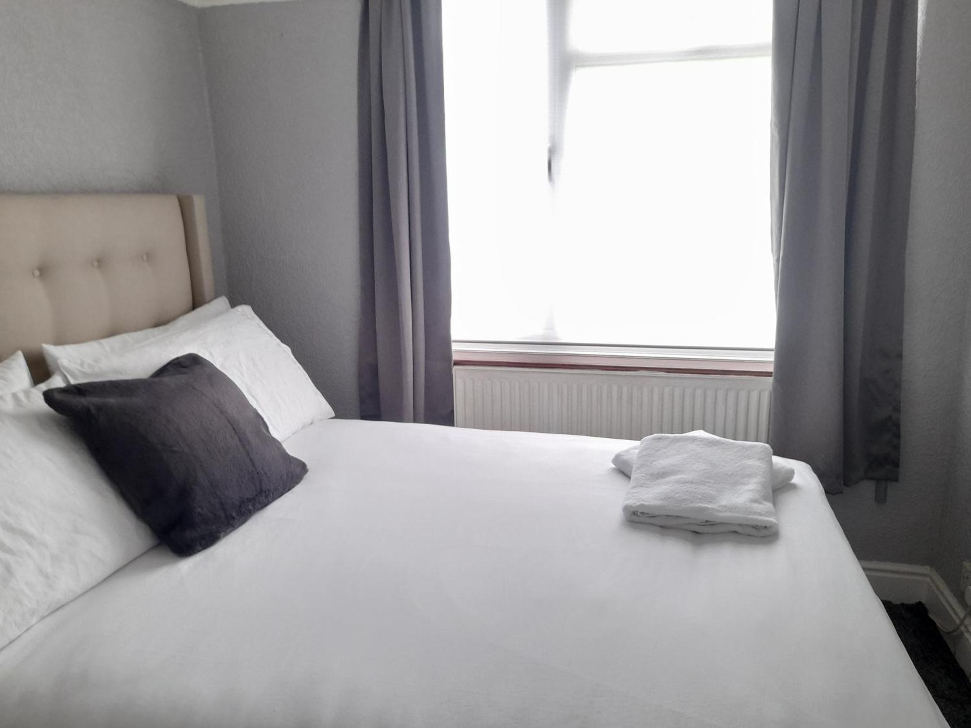 הוילה Bright 4-Bed House 15 Min To Manchester Centre מראה חיצוני תמונה
