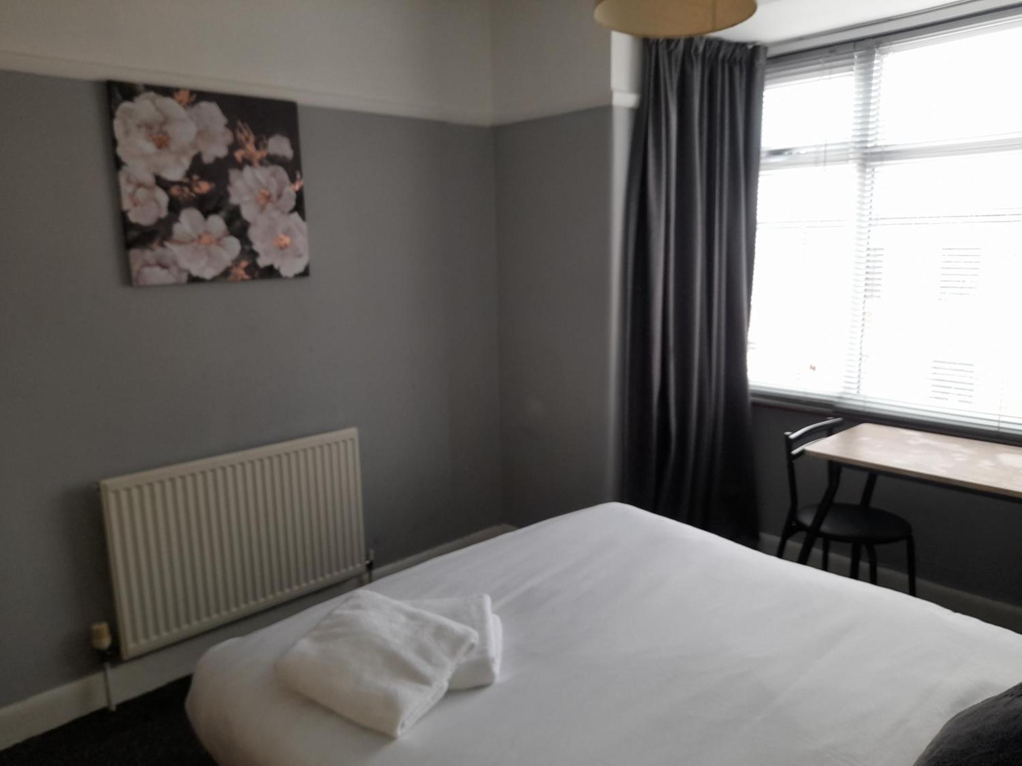 הוילה Bright 4-Bed House 15 Min To Manchester Centre מראה חיצוני תמונה