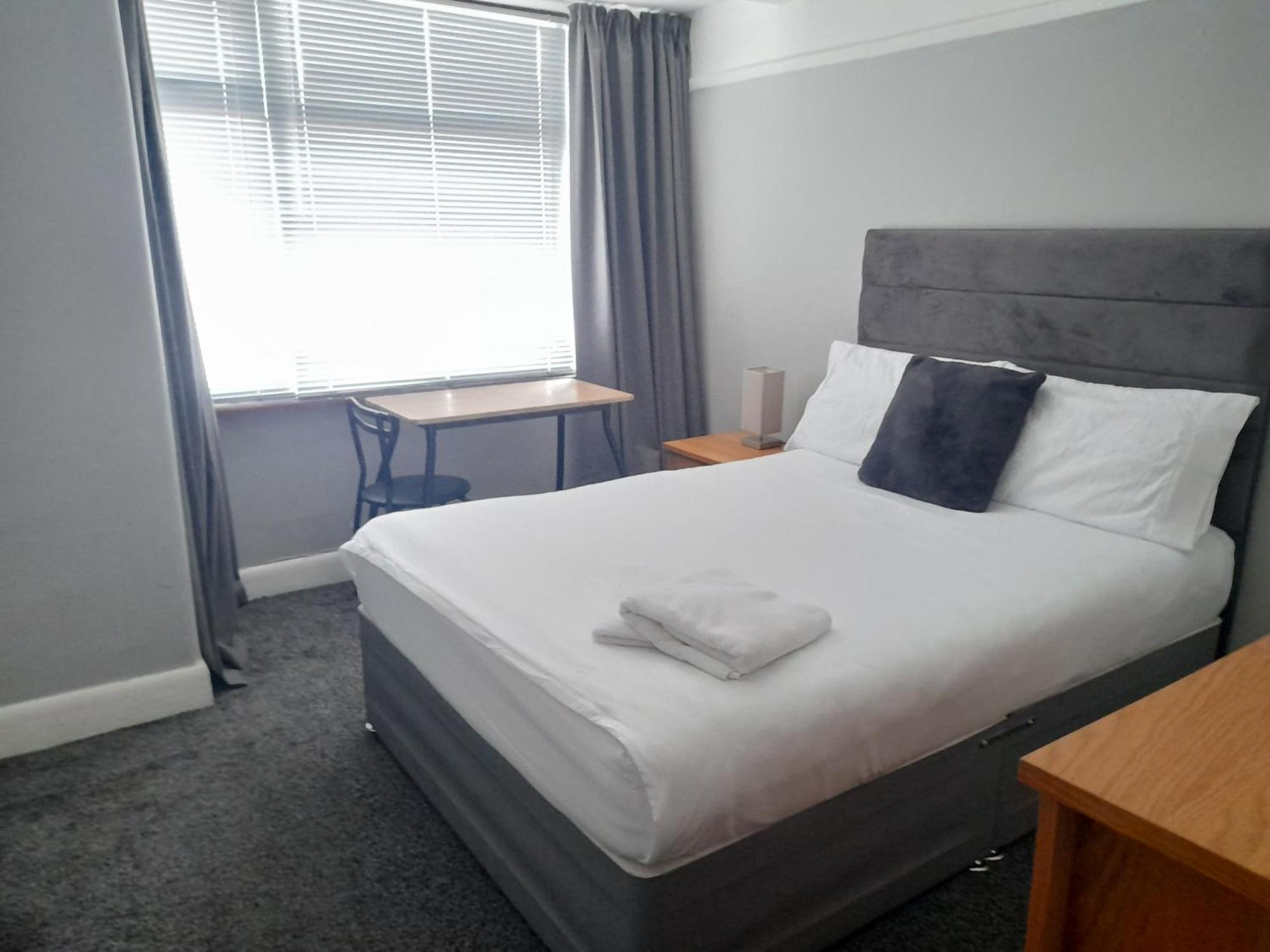 הוילה Bright 4-Bed House 15 Min To Manchester Centre מראה חיצוני תמונה