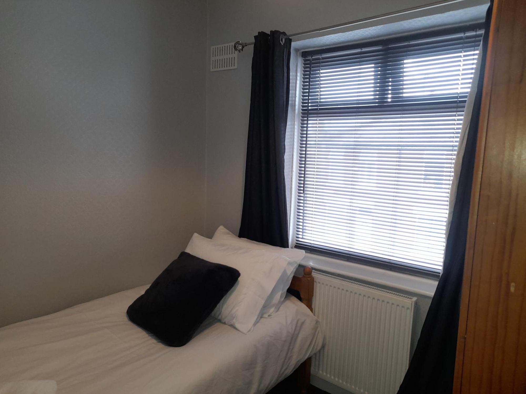 הוילה Bright 4-Bed House 15 Min To Manchester Centre מראה חיצוני תמונה