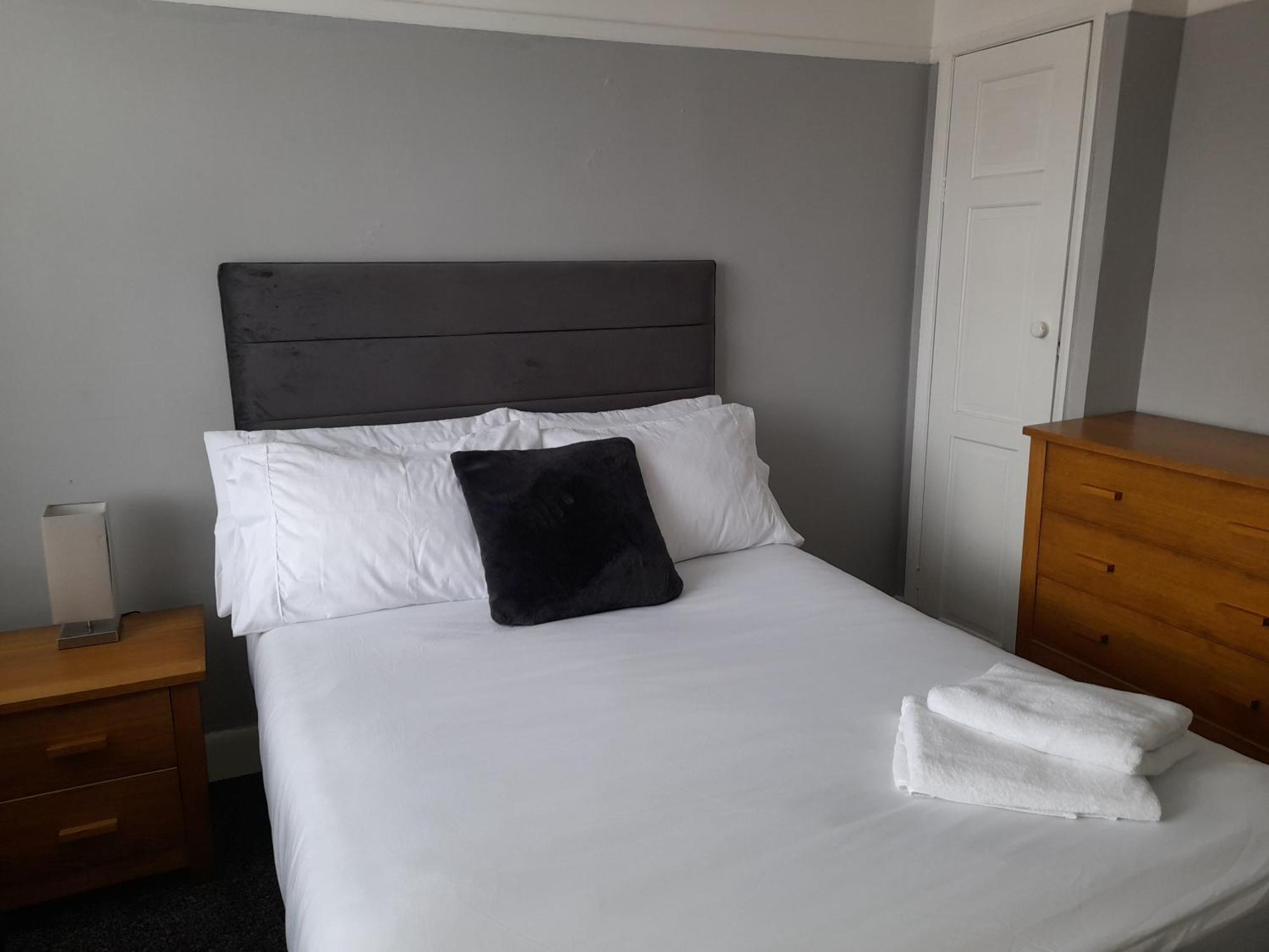 הוילה Bright 4-Bed House 15 Min To Manchester Centre מראה חיצוני תמונה
