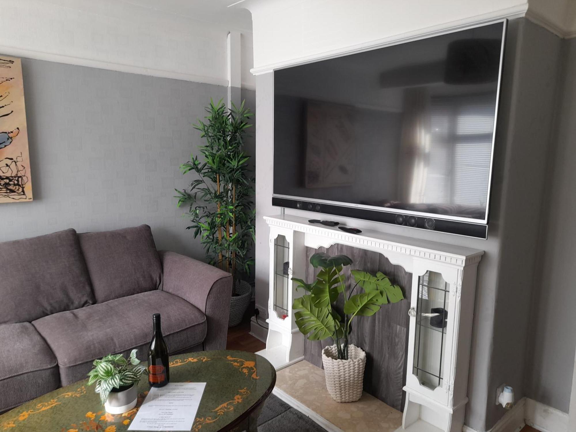 הוילה Bright 4-Bed House 15 Min To Manchester Centre מראה חיצוני תמונה