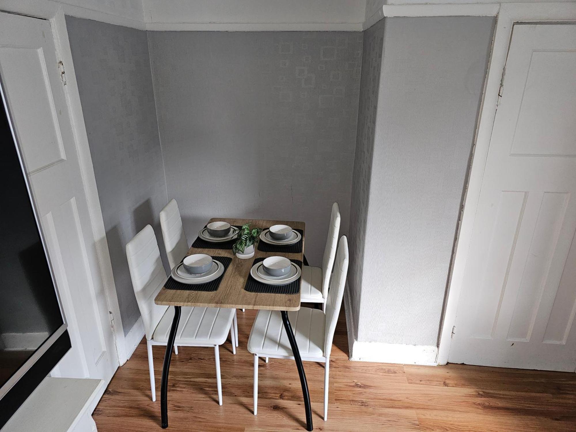 הוילה Bright 4-Bed House 15 Min To Manchester Centre מראה חיצוני תמונה