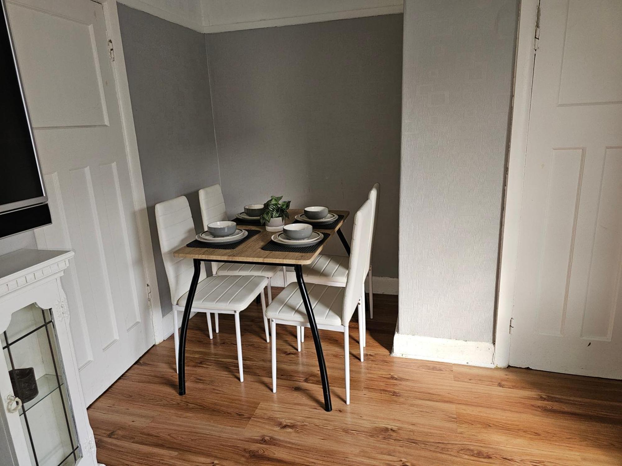 הוילה Bright 4-Bed House 15 Min To Manchester Centre מראה חיצוני תמונה